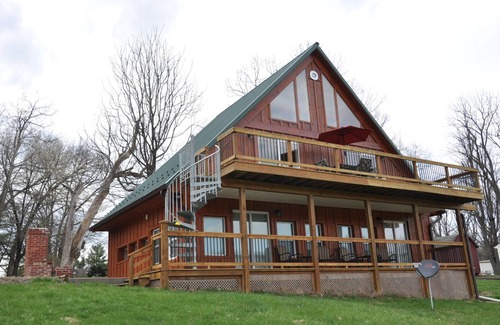 Frederick Apartment | Private Studio on the Monocacy River. Sleeps 4, 1 Full Bath, Kitchenette