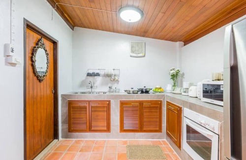 Khao Takiab House | PRIVATE Thai Traditional pool house near CICADA MARKET - 5 min walk to the BEACH