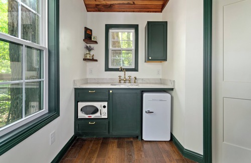 Cadiz Cabin | Private Treehouse getaway on Lake Barkley. Luxury in the trees!