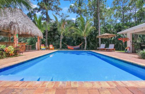 Hunt Club House | Private Tropical Paradise Guesthouse!