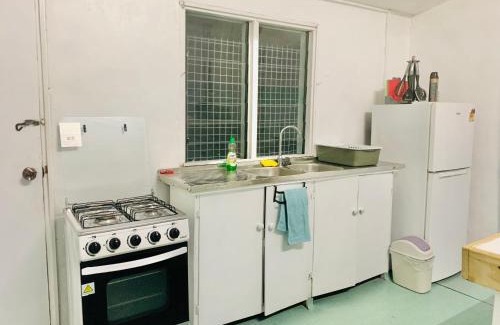 Nuku'alofa House | Private Twin Room - Tonga Coral Cottage