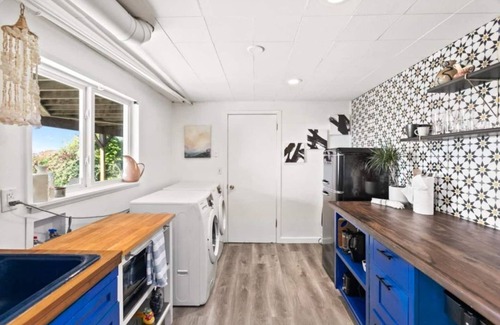 West End House | Private unit w/Water & Mountains views!