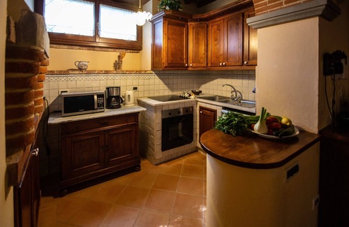 Castiglion Fiorentino Villa | Private Villa with A/C, private pool, WIFI, TV, terrace, pets allowed, parking, close to Arezzo