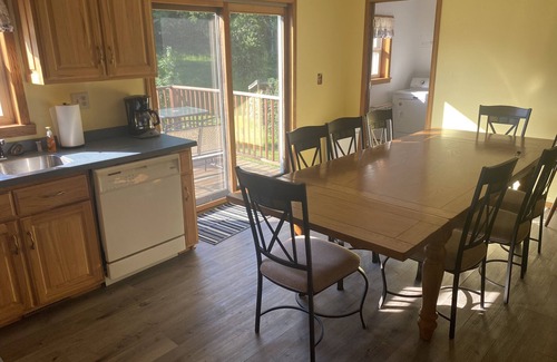 Reedsburg House | Private vacation house for larger groups near the Dells with heated game room.