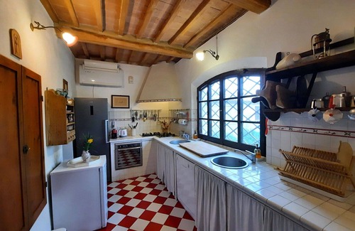 San Giovanni d'Asso Villa | Private Villa with A/C, WIFI, private pool, TV, terrace, panoramic view, close to Montalcino