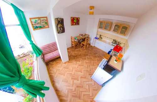 Cusco Historic Center Villa | Private Villa: 28 guests, 14 Beds, 9 BR, 6 BTR, Amazing views 13-min center walk
