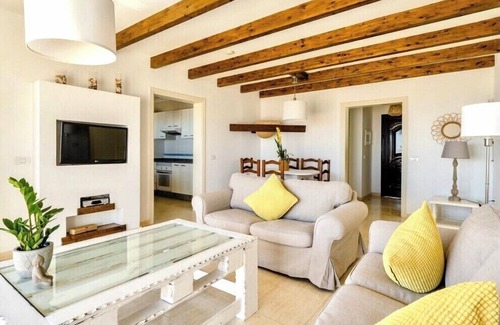 Tias Villa | Private Villa, sea views, sunny Swimming pool & BBQ near Puerto del Carmen
