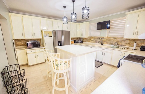 Ocho Rios House | Private villa w/Gym 5 mins away from town.