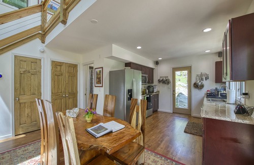 Hot Springs House | Private Waterfalls, Creek, Firepit, Hot Tub, Hiking & Level II Charging