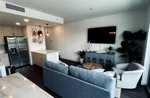 North Trail Condo | ★ Private Waterfront Condo Sarasota FL ★ Pool/Gym