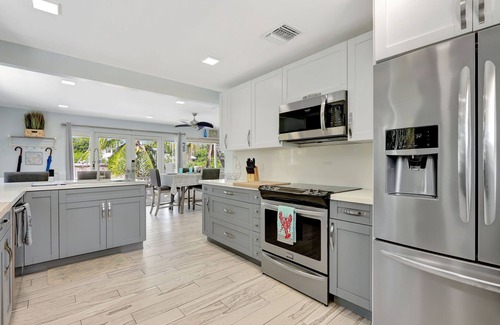 Anglers Park House | PRIVATE WATERFRONT HOUSE DOCK 4KAYAKS 2SUP BOARD GOLF CART