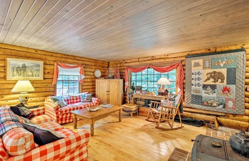 Wilmington House | Private Wooded Cabin 7 Mi to Mount Snow!