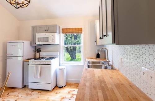 Kittery Cottage | Private Woodland Cottage Near Beaches and Shopping