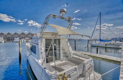 Fells Point Boat Rental | Private yacht at a quiet Fell’s Point marina