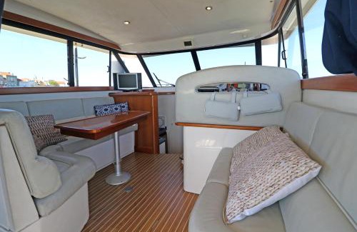 Parque das Nacoes Boat Rental | Private yacht, we love our guests