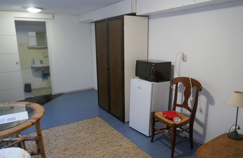 Knielingen Apartment | Privatzimmer im Souterrain mit Überdachter Terasse