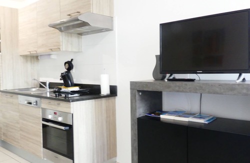 Courtoisville-Sillon-Moka Apartment | Proche Plage & remparts, T1 bis, terrace, Wifi, parking space, Ancv