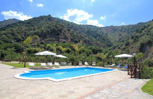 Motta Camastra House | Profetina Village