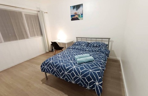 Oak Park House | {Promo!} Next to Train Station, FREE WIFI!
