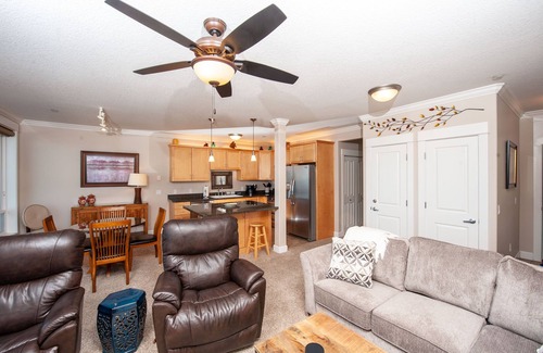 Lincoln City Condo | Promo! Oceanfront Condo - Private Hot Tub, WiFi, Smart HDTV and Indoor Pool!