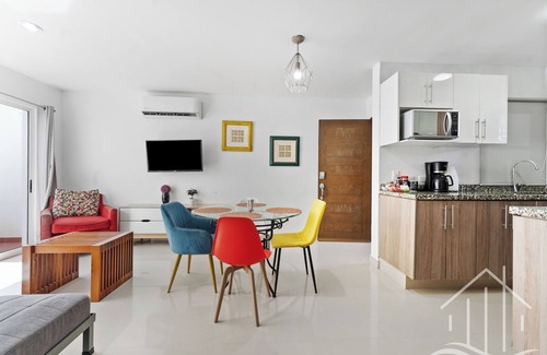 Cerritos Apartment | Promo!-Pool-Sleep 6-Near Beach & Water Park-Gated