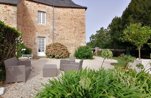 Theix-Noyalo House | Propriété Familiale de Caractère, Dans un Manoir Breton