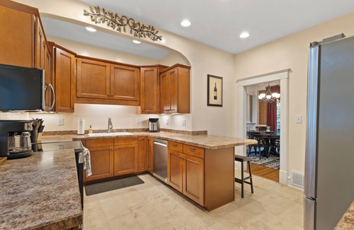 Lewiston House | Prospect Delight - River Views, Historic Home, Walk To Town!