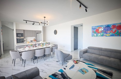 Pernera Cottage | Protaras Aqua Pearl Villa AQ12 - a villa that sleeps 11 guests in 5 bedrooms
