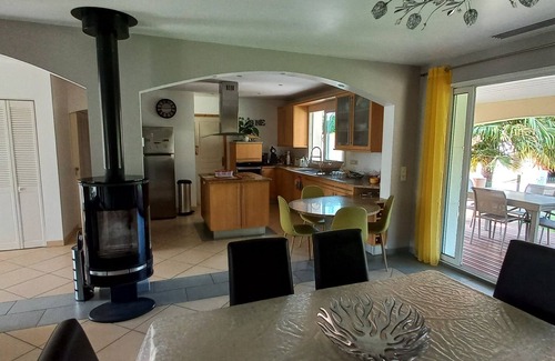Uzein House | Provencal style holiday home with heated pool and pétanque area.