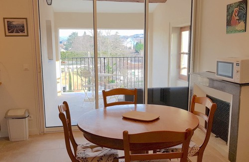 Valreas Apartment | Provence: Crossing city apartment, quiet, very bright, terrace. 2 stars.