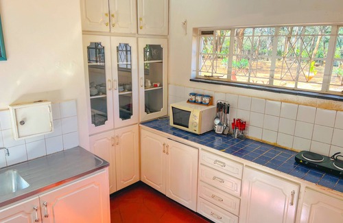 Harare East House | PROXIMITY! Gorgeous 2 Bedroom Lodge - Centre of Harare’s Social Scene