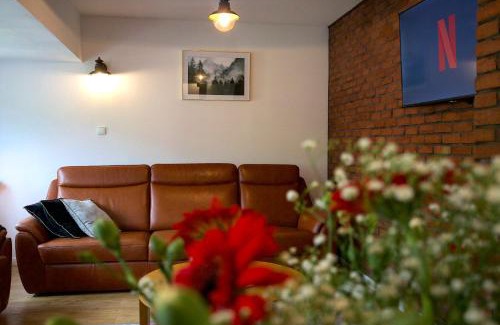 Bierutowice Apartment | Przycup w Karkonoszach Apartamenty - "Za oknem Góry!" - Dwupoziomowy apartament Strażacka 2 Apartament z widokiem na góry z parkingiem Apartament przy Wyciągu oraz przy Szlakach Turystycznych