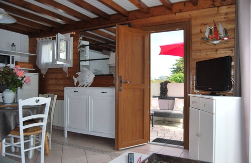 Asnelles House | Pte HOUSE/private PARKING- TERRACE/SEA 300 meters away- LANDING BEACHES