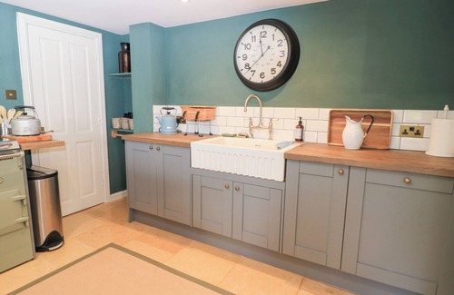 Bibury Cottage | PUDDING HILL BARN COTTAGE, pet friendly, with a garden in Bibury