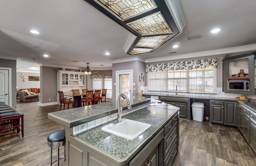 Midlothian House | Pueblo Viejo Ranch | House in Midlothian with pool, balcony, central AC, & W/D