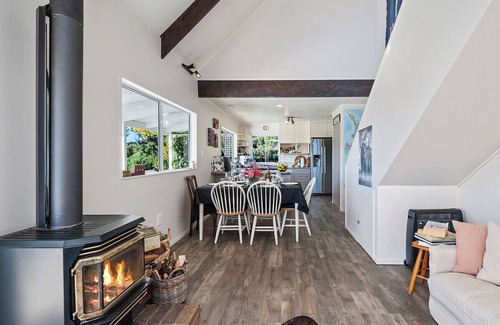 Mount Ruapehu Ski Area Cottage | Pukawa Country Lodge - Pukawa Bay Holiday Home