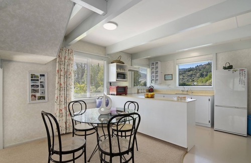 Havelock House | Pukenui Paradise - Havelock Holiday Home
