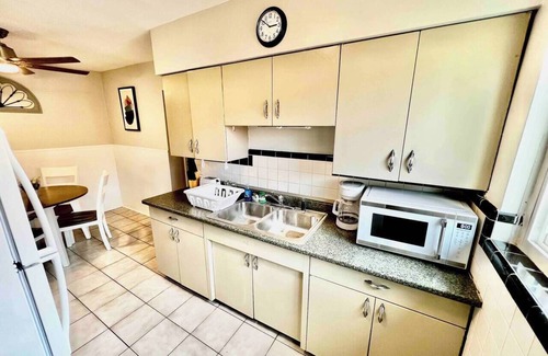 Westwood Apartment | Purple Paradise Queen Bed Apartment