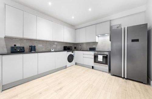West Hendon Apartment | Purple Reignz - 3BR - close to LDN