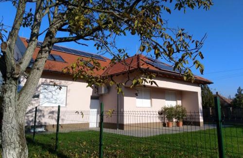Komadi House | PusztánJó Vendégház