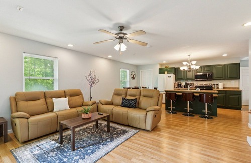 Helmsburg Cottage | Puzzle Peak 3 Bedroom Cottage