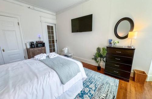 Longwood House | Pvt Room, St Marys, Fenway, Longwood, Green Line