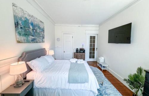 Longwood House | Pvt Room, St Marys, Fenway, Longwood, Green Line