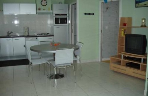 Pyla-sur-Mer Apartment | Pyla Sur Mer: apartment in villa located in residential area