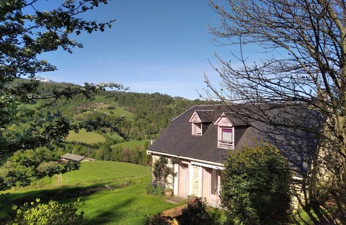 Lies House | Pyrenees-Cottage "La Grange de la Hulotte" (4/5pers) and Meditation Workshop.