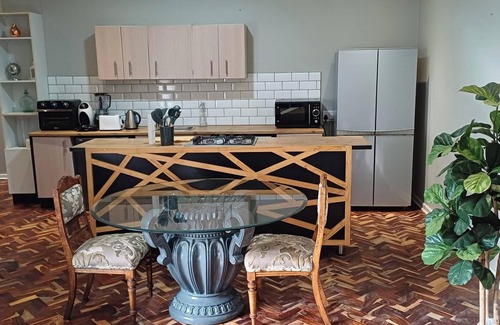 Greater Johannesburg Metropolitan Area Bed & Breakfast | Q on First