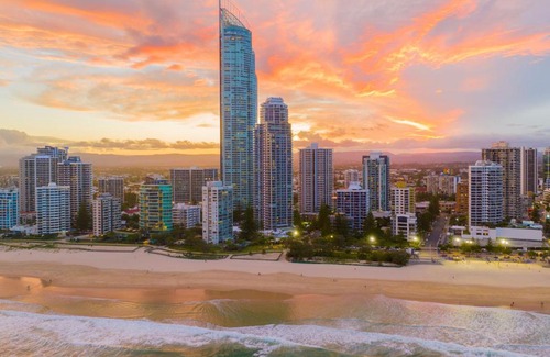 Surfers Paradise Apartment | QTower 2BR Apt Pool & Gym, 6 Guests, Beach Walk