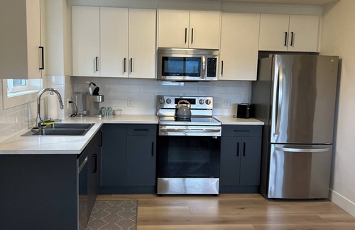 Juan de Fuca Electoral Area House | Quail Peak Suite , Provincial Registration # H140390912