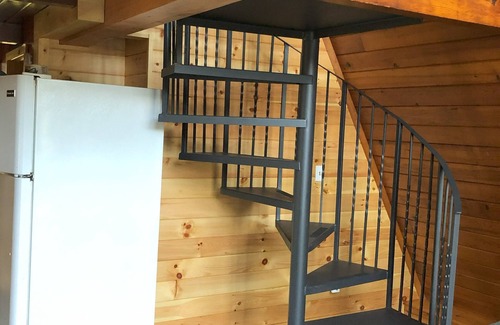 Spencer Cabin | Quaint 2-bedroom waterfront Aframe cabin