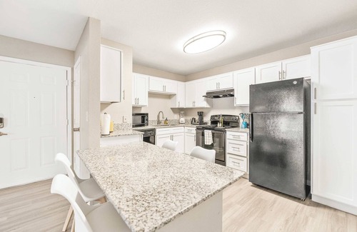 Pleasant Valley Apartment | Quaint 2BR King Suite w Gym& close to DT